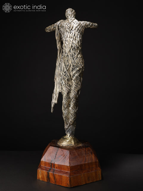 The Unravelling – A Figure Caught Between Becoming and Release | Modern Art