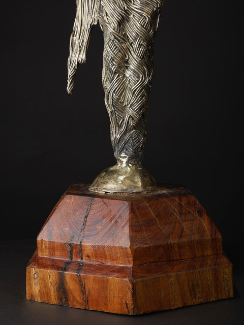 The Unravelling – A Figure Caught Between Becoming and Release | Modern Art