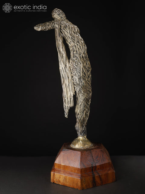 The Unravelling – A Figure Caught Between Becoming and Release | Modern Art