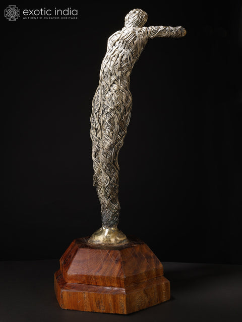 The Unravelling – A Figure Caught Between Becoming and Release | Modern Art